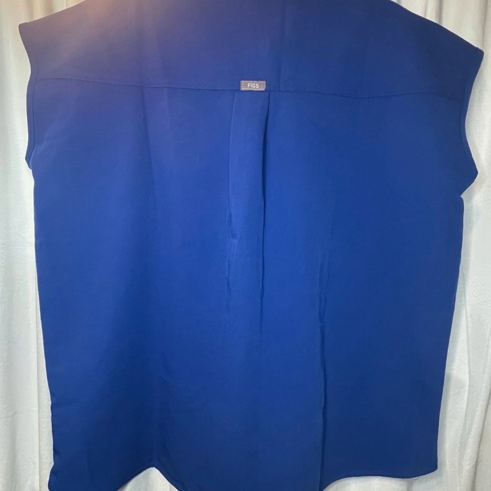 FIGS Rafaela Scrub Top - Picture 5 of 6
